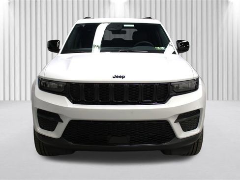 New 2025 Jeep Grand Cherokee Altitude image 40