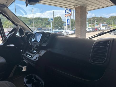 Used 2025 RAM ProMaster 2500 w/ U-Haul Equipment Group FWD image 11