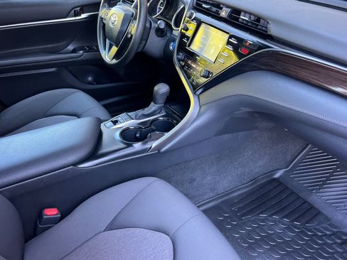 Used 2020 Toyota Camry LE FWD image 15