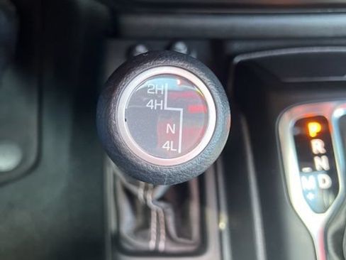 Used 2022 Jeep Wrangler Unlimited Sahara AWD/4WD image 24