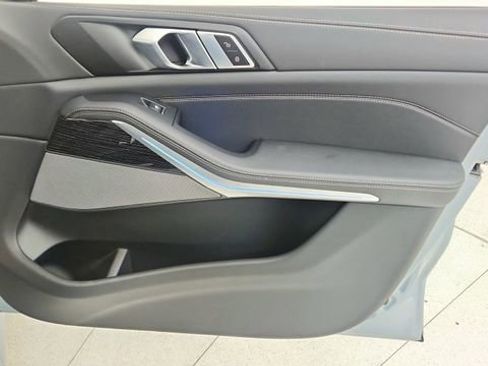 Used 2025 BMW X5 xDrive40i w/ M Sport Package image 25