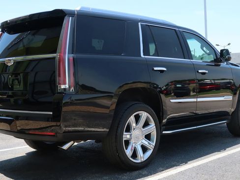 Used 2018 Cadillac Escalade Luxury image 14