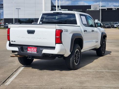 Certified 2025 Toyota Tacoma TRD Off-Road AWD/4WD image 7