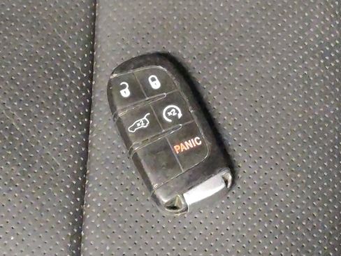 Used 2019 Jeep Grand Cherokee Limited w/ Luxury Group II RWD image 32