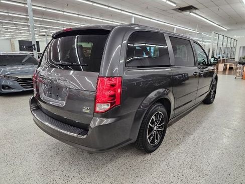 Used 2017 Dodge Grand Caravan GT image 4