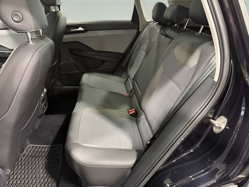 Used 2023 Volkswagen Taos SE w/ Panoramic Sunroof Package FWD image 30