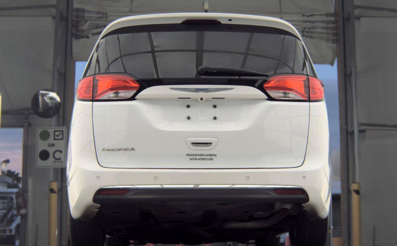 Used 2019 Chrysler Pacifica Touring-L FWD image 7