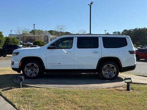 Used 2024 Jeep Wagoneer Series II w/ Flexible Seating Group image 4