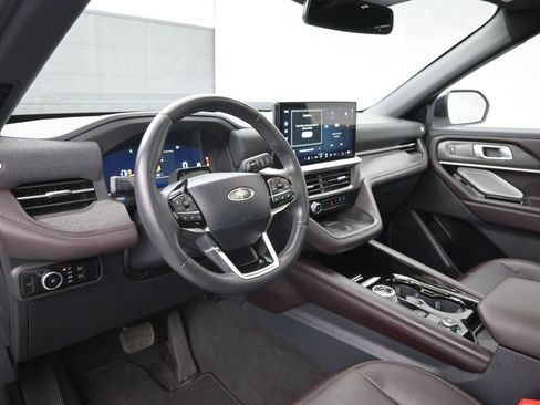 Used 2025 Ford Explorer Platinum RWD image 22