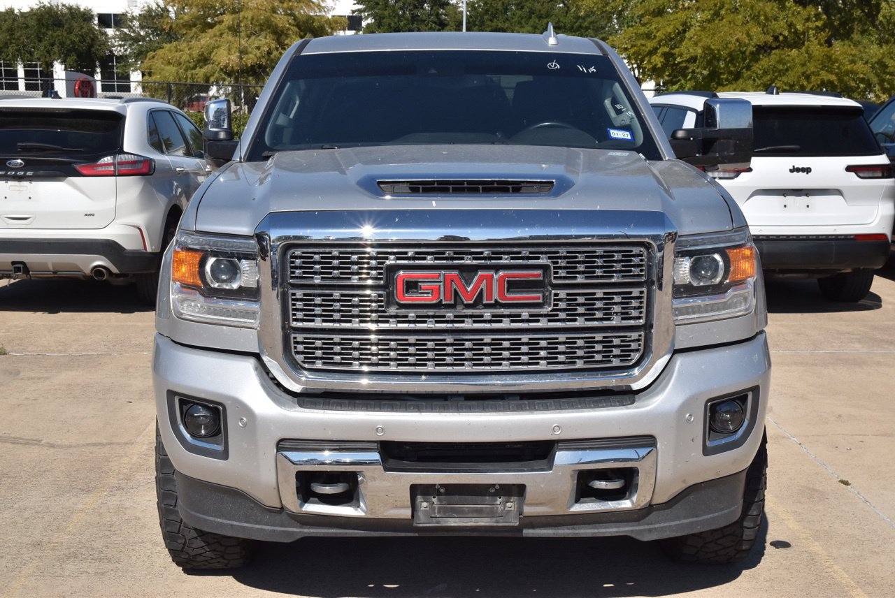Used 2019 GMC Sierra 2500 Denali w/ Duramax Plus Package AWD/4WD image 3
