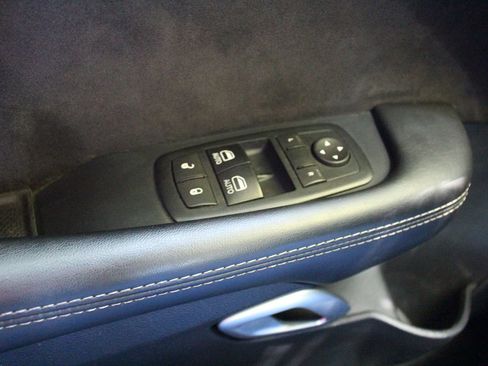 Used 2015 Dodge Challenger SRT w/ Technology Group image 10