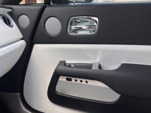 Used 2019 Rolls-Royce Wraith image 20