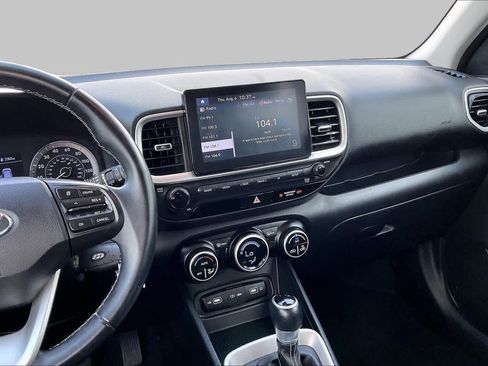 Used 2022 Hyundai Venue SEL FWD image 7