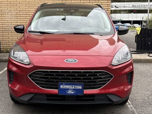 Used 2022 Ford Escape SE w/ SE Sport Appearance Package AWD/4WD image 2