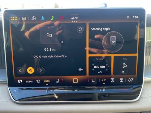 Used 2025 Volkswagen Tiguan SE w/ Panoramic Sunroof Package image 16