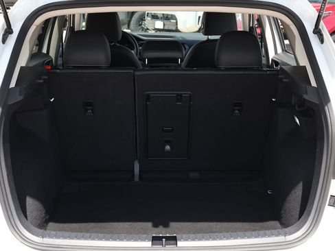 Used 2024 Volkswagen Taos SE image 37