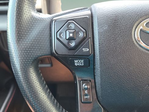 Used 2018 Toyota 4Runner TRD Off-Road Premium AWD/4WD image 27