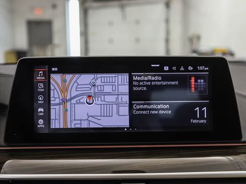 Used 2020 BMW M550i xDrive w/ Executive Package image 15