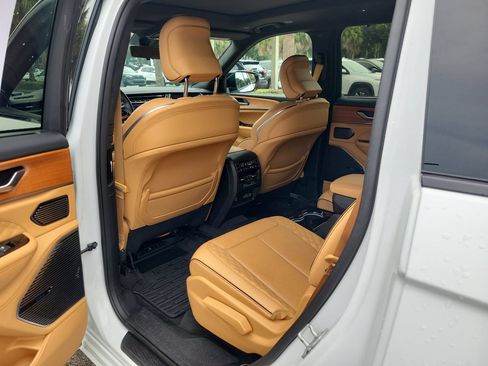 Used 2022 Jeep Grand Cherokee L Summit AWD/4WD image 9