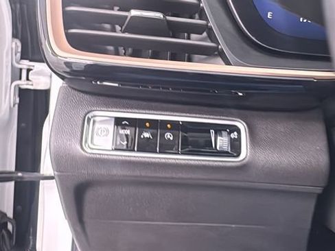 Used 2024 Buick Envision Sport Touring image 33