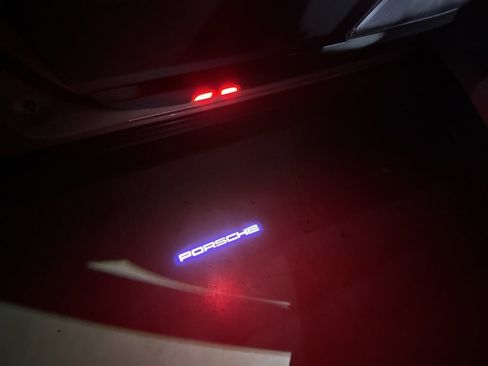 Used 2021 Porsche Cayenne Turbo image 8