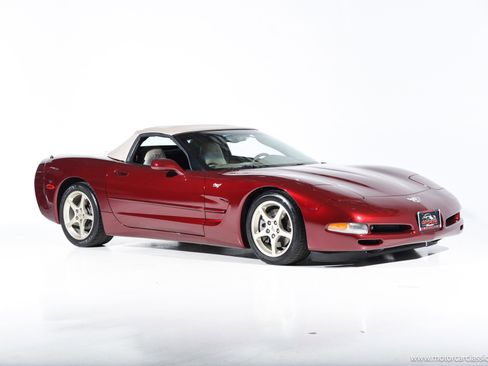 Used 2003 Chevrolet Corvette Convertible w/ Preferred Equipment Group1 RWD image 2