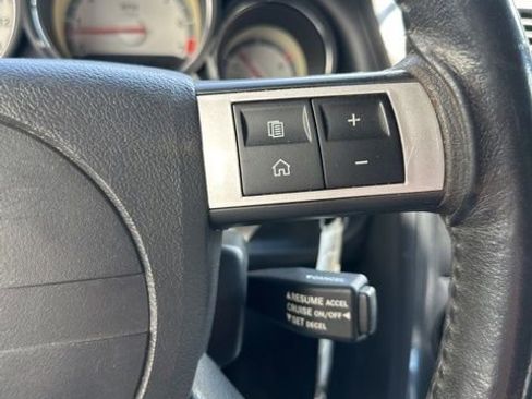 Used 2010 Dodge Challenger SE image 27