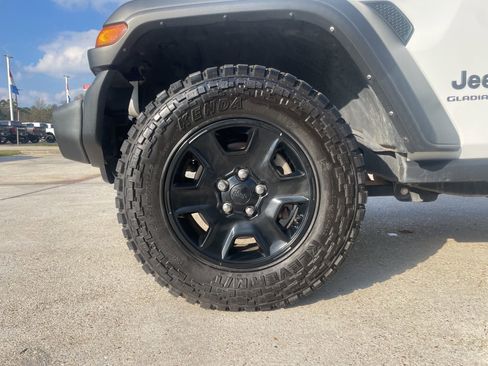 Used 2022 Jeep Gladiator Sport image 6