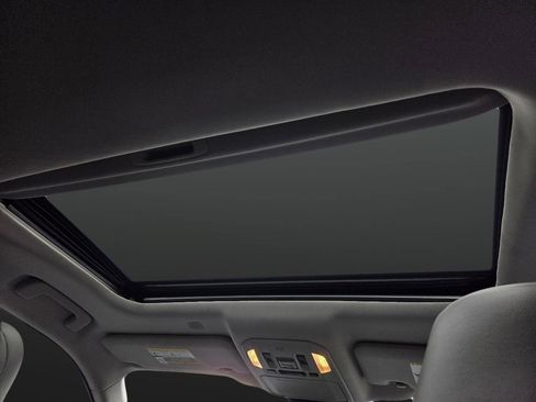 Used 2020 Toyota Highlander XLE image 19