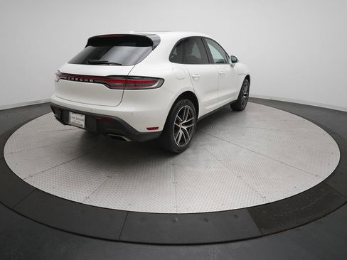 Certified 2023 Porsche Macan image 3