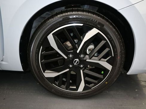 Used 2025 Nissan Versa SR w/ Electronics Package image 17