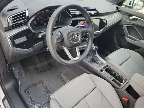 New 2025 Audi Q3 2.0T Premium image 2