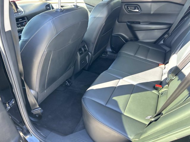 Used 2023 Nissan Rogue SV w/ SV Premium B Package AWD/4WD image 18