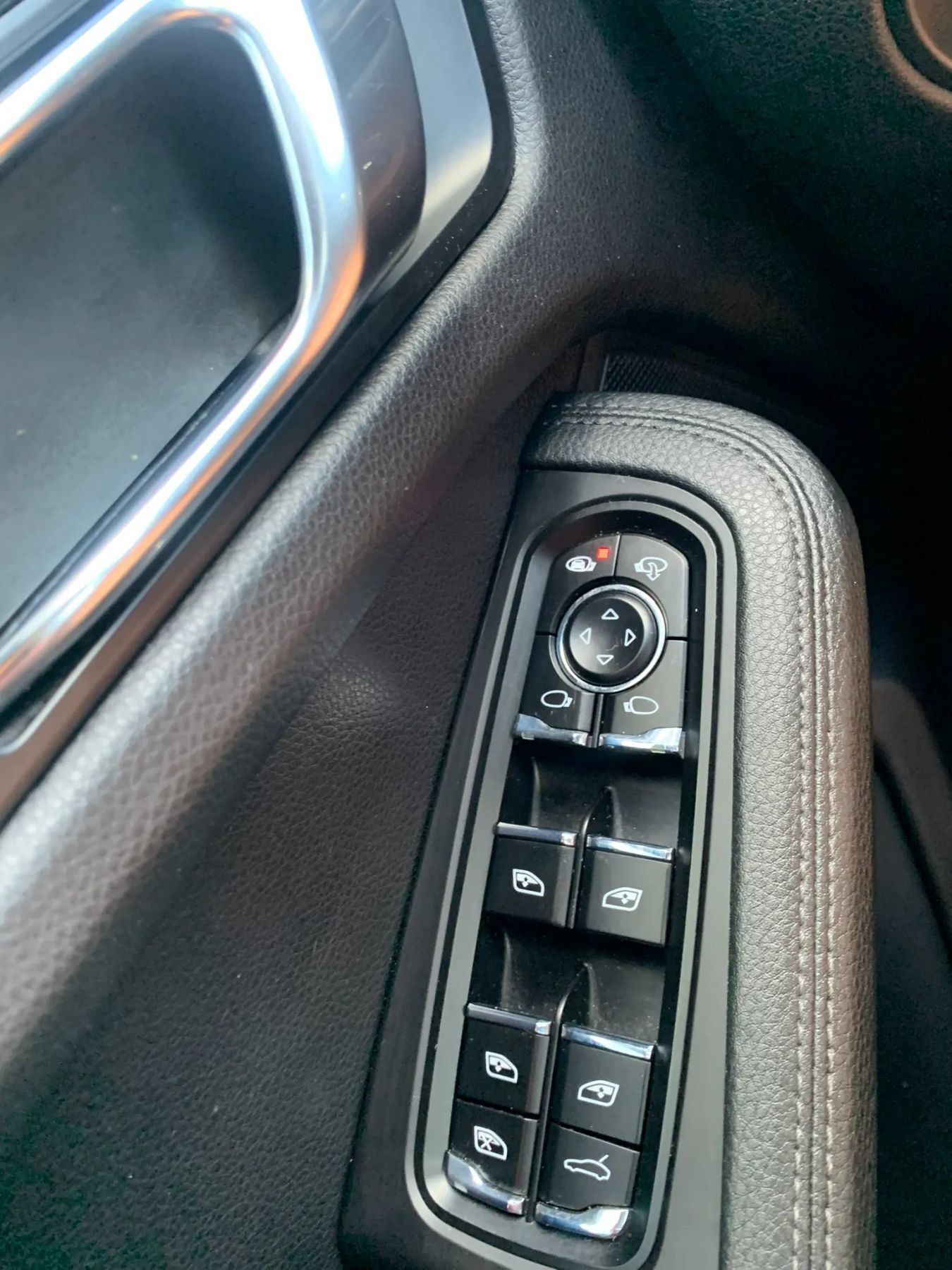 Used 2019 Porsche Macan AWD/4WD image 27