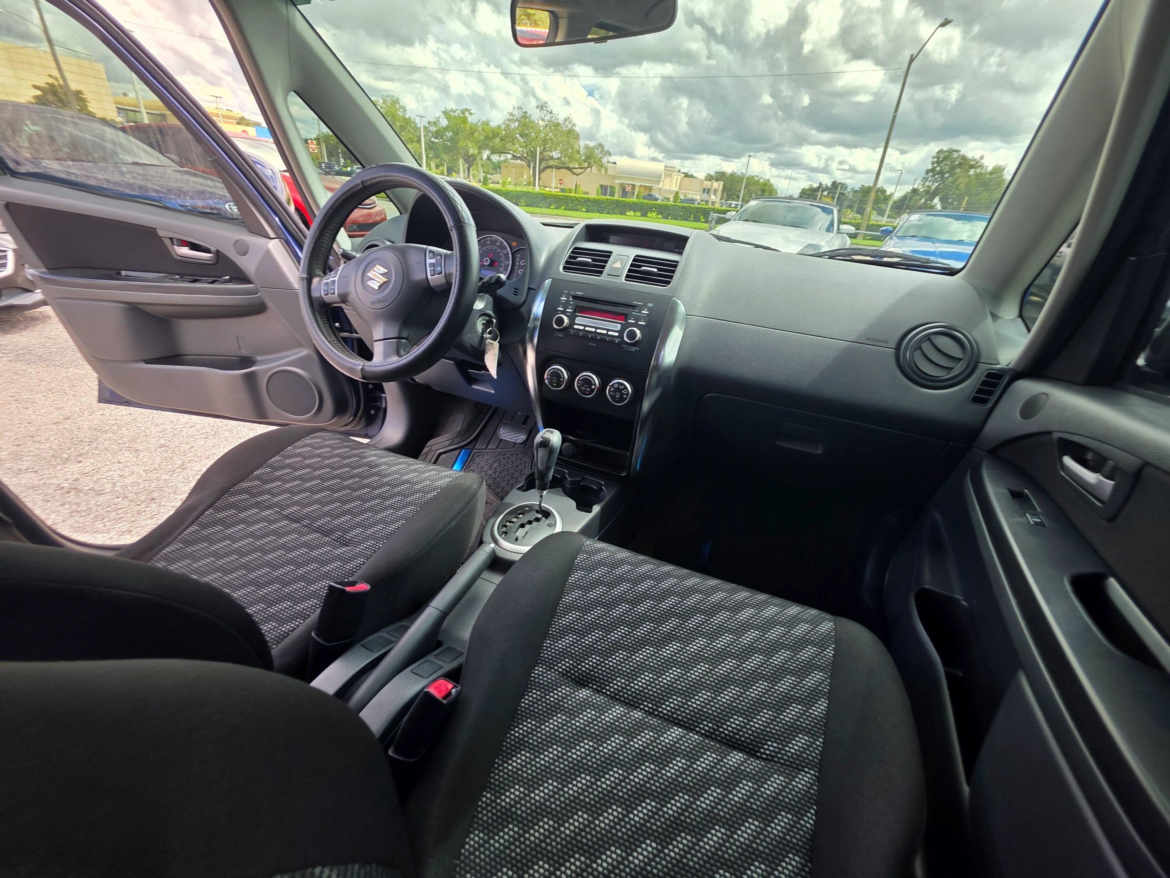 Used 2008 Suzuki SX4 Hatchback FWD image 17