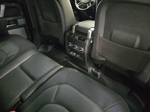 Used 2024 Land Rover Defender 130 X-Dynamic SE AWD/4WD image 11