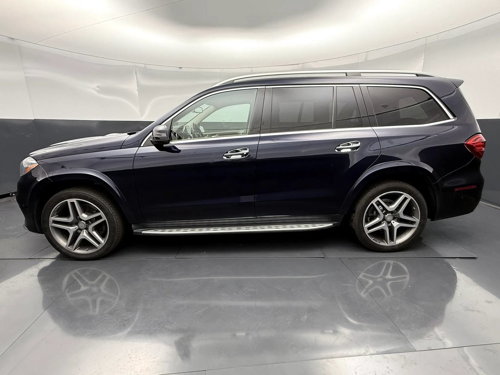 Used 2017 Mercedes-Benz GLS 550 4MATIC w/ Driver Assistance Package image 4