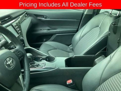 Used 2020 Toyota Camry SE w/ Convenience Package FWD image 9
