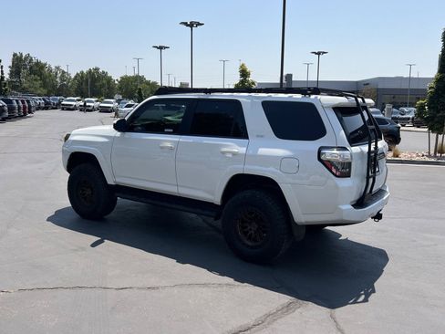 Used 2019 Toyota 4Runner SR5 AWD/4WD image 11
