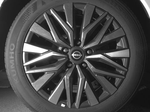 Used 2025 Nissan Altima 2.5 SV FWD image 15
