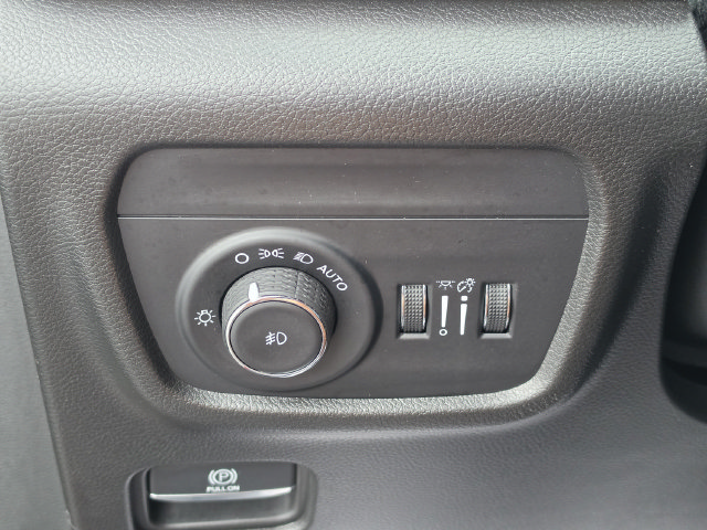 Used 2023 Jeep Grand Cherokee Limited w/ Luxury Tech Group II RWD image 34