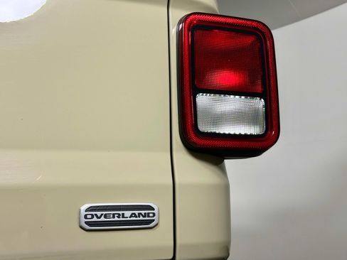 Used 2022 Jeep Gladiator Overland w/ Popular Equipment Package AWD/4WD image 12