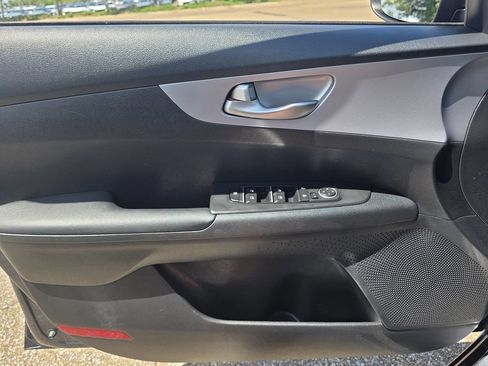 Used 2024 Kia Forte LXS FWD image 27