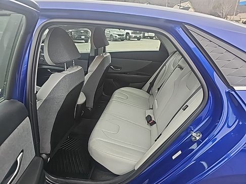 Used 2024 Hyundai Elantra Limited image 12