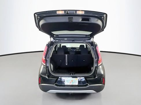 Used 2023 Kia Soul LX w/ LX Technology Package FWD image 29