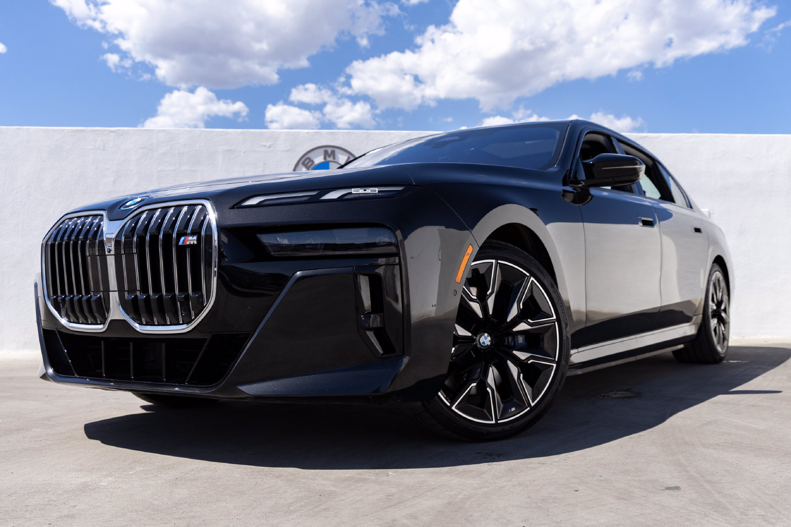 Used 2024 BMW i7 M70 w/ Premium Package AWD/4WD image 8