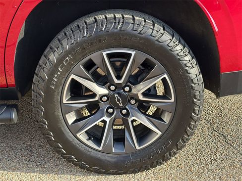 Used 2021 Chevrolet Tahoe Z71 w/ Rear Media and Nav Package image 34