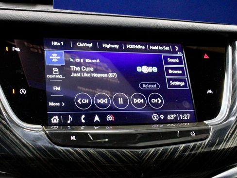 Used 2025 Cadillac XT6 Premium Luxury image 3