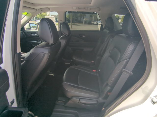 Used 2024 Nissan Pathfinder SL w/ SL Premium Package FWD image 16
