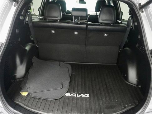 Used 2017 Toyota RAV4 SE image 40